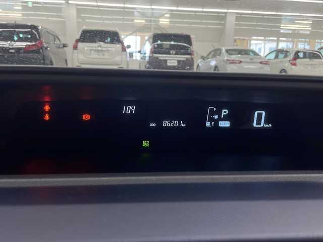 トヨタ アクア S 長崎県 2016(平28)年 8.7万km シルバーM メモリナビ/フルセグテレビ/CD/DVD/Bluetooth/バックカメラ/衝突軽減ブレーキ/オートハイビーム/スマートキー/プッシュスタート/ETC/フロアマット/純正ライト/オートライト/ドアバイザー