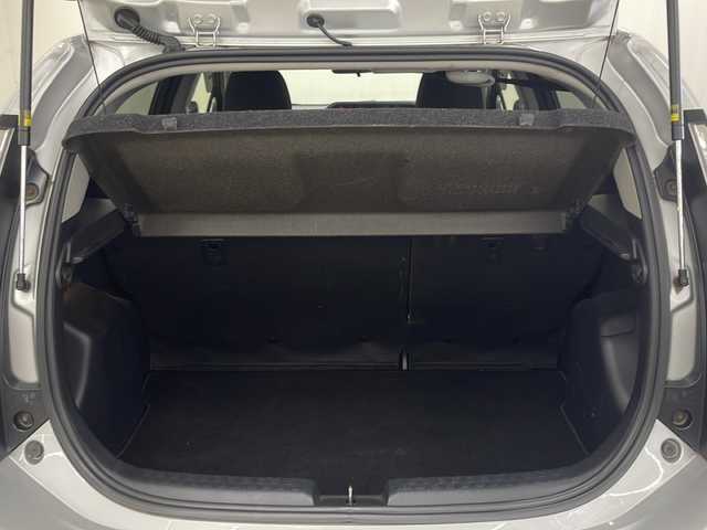 トヨタ アクア S 長崎県 2016(平28)年 8.7万km シルバーM メモリナビ/フルセグテレビ/CD/DVD/Bluetooth/バックカメラ/衝突軽減ブレーキ/オートハイビーム/スマートキー/プッシュスタート/ETC/フロアマット/純正ライト/オートライト/ドアバイザー