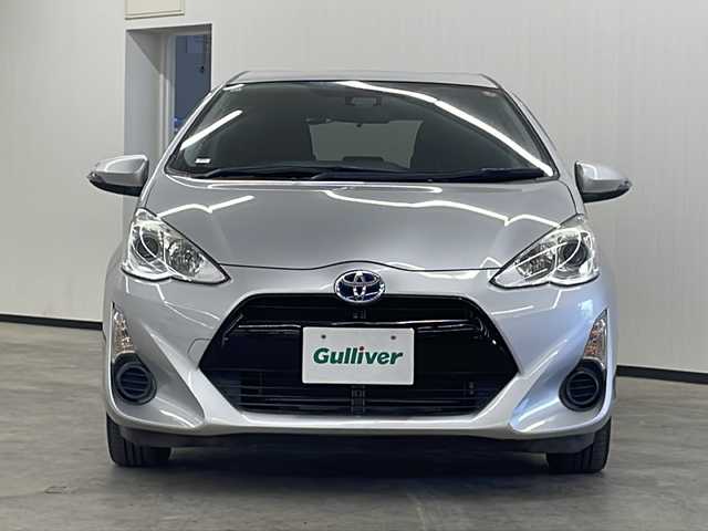 トヨタ アクア S 長崎県 2016(平28)年 8.7万km シルバーM メモリナビ/フルセグテレビ/CD/DVD/Bluetooth/バックカメラ/衝突軽減ブレーキ/オートハイビーム/スマートキー/プッシュスタート/ETC/フロアマット/純正ライト/オートライト/ドアバイザー