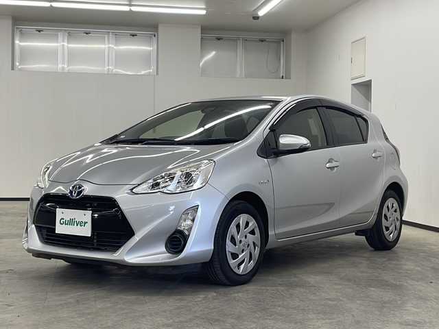 トヨタ アクア S 長崎県 2016(平28)年 8.7万km シルバーM メモリナビ/フルセグテレビ/CD/DVD/Bluetooth/バックカメラ/衝突軽減ブレーキ/オートハイビーム/スマートキー/プッシュスタート/ETC/フロアマット/純正ライト/オートライト/ドアバイザー