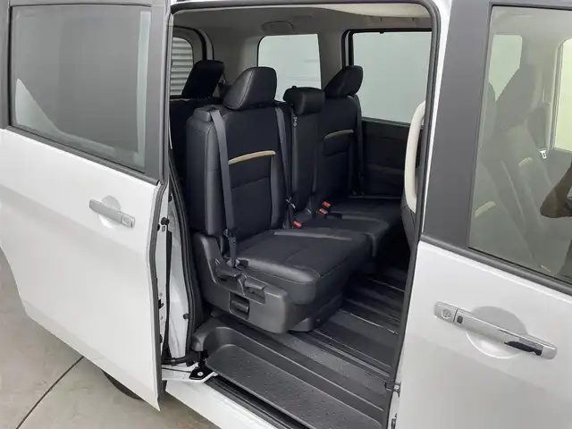 日産 セレナ e－パワー ハイウェイスター V 福井県 2025(令7)年 0.1千km 白Ⅱ インテリジェント アラウンドビューモニター（移動物 検知機能付）/インテリジェント ルームミラー/アドバンスドドライブアシストディスプレイ（12.3インチカラーディスプレイ）/統合型インターフェースディスプレイ/ワイヤレス充電器+6スピーカー/NissanConnectナビゲーションシステム（地デジ内蔵）/車載通信ユニット（TCU［Telematics Control Unit］）/ETC2.0ユニット（ビルトインタイプ）/ドライブレコーダー（前後セット）/プロパイロット（ナビリンク機能付）/プロパイロット緊急停止支援システム（SOSコール機能付）/SOSコール/ヘッドランプ オートレベライザー/アダプティブLEDヘッドライトシステム