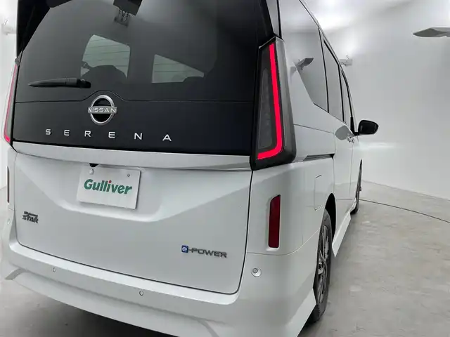 日産 セレナ e－パワー ハイウェイスター V 福井県 2025(令7)年 0.1千km 白Ⅱ インテリジェント アラウンドビューモニター（移動物 検知機能付）/インテリジェント ルームミラー/アドバンスドドライブアシストディスプレイ（12.3インチカラーディスプレイ）/統合型インターフェースディスプレイ/ワイヤレス充電器+6スピーカー/NissanConnectナビゲーションシステム（地デジ内蔵）/車載通信ユニット（TCU［Telematics Control Unit］）/ETC2.0ユニット（ビルトインタイプ）/ドライブレコーダー（前後セット）/プロパイロット（ナビリンク機能付）/プロパイロット緊急停止支援システム（SOSコール機能付）/SOSコール/ヘッドランプ オートレベライザー/アダプティブLEDヘッドライトシステム