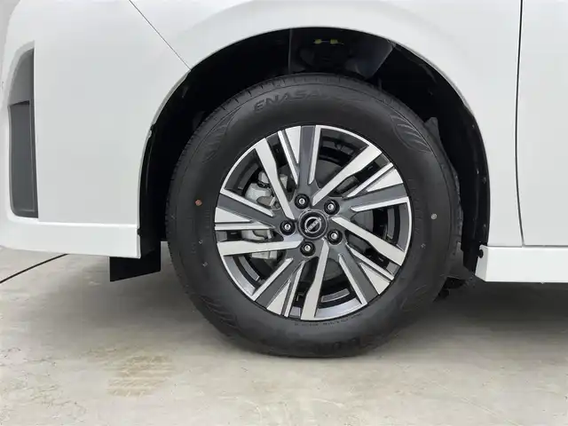 日産 セレナ e－パワー ハイウェイスター V 福井県 2025(令7)年 0.1千km 白Ⅱ インテリジェント アラウンドビューモニター（移動物 検知機能付）/インテリジェント ルームミラー/アドバンスドドライブアシストディスプレイ（12.3インチカラーディスプレイ）/統合型インターフェースディスプレイ/ワイヤレス充電器+6スピーカー/NissanConnectナビゲーションシステム（地デジ内蔵）/車載通信ユニット（TCU［Telematics Control Unit］）/ETC2.0ユニット（ビルトインタイプ）/ドライブレコーダー（前後セット）/プロパイロット（ナビリンク機能付）/プロパイロット緊急停止支援システム（SOSコール機能付）/SOSコール/ヘッドランプ オートレベライザー/アダプティブLEDヘッドライトシステム