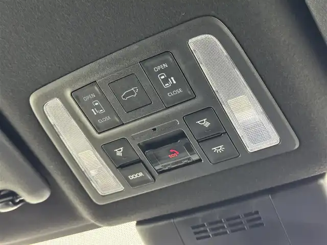 トヨタ ヴォクシー ハイブリッド S－Z 福岡県 2025(令7)年 0.1千km ホワイトパールクリスタルシャイン 登録済未使用車　/純正１０．５型ＤＡナビ　/バックカメラ　/ビルトインＥＴＣ２．０　/快適利便パッケージ　/レーダークルコン　/トヨタセーフティセンス　/衝突軽減ブレーキ/レーンキープ/アクセル踏み間違い防止/コーナーセンサー/両側電動スライドドア　/パワーバックドア　/ハーフレザーシート/シートヒーター　/ＬＥＤヘッドライト