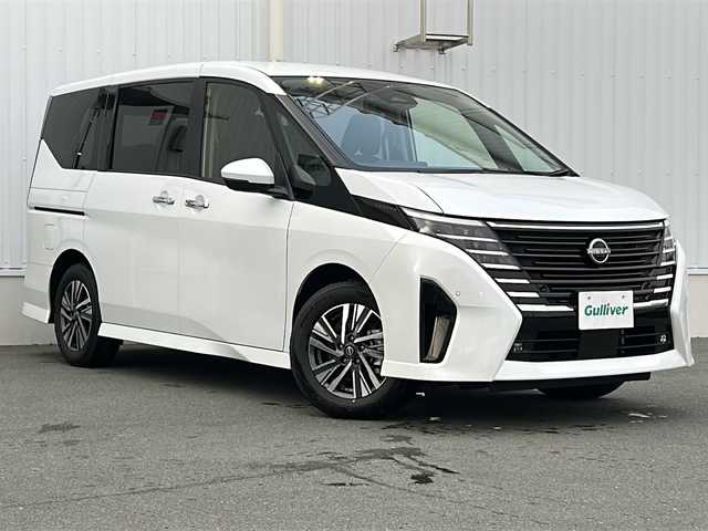 日産 セレナ e－パワー ハイウェイスター V 三重県 2025(令7)年 0.1千km プリズムホワイト 登録済未使用車 /純正ナビ　/全周囲　/純正後席モニター/BSM　/デジタルインナーミラー　/ワイヤレス充電器　/プロパイロット /ハンドル支援/ビルトインETC2.0 /両側パワースライドドア/スペアキー /コーナーセンサー /レーダークルーズコントロール/レーンキープアシスト/衝突軽減ブレーキ/USB・タイプC給電 /LEDヘッドライト/オートハイビーム/オートライト/電動格納ミラー/禁煙車