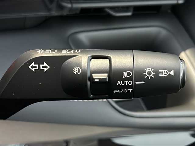 日産 セレナ e－パワー ハイウェイスター V 三重県 2025(令7)年 0.1千km プリズムホワイト 登録済未使用車 /純正ナビ　/全周囲　/純正後席モニター/BSM　/デジタルインナーミラー　/ワイヤレス充電器　/プロパイロット /ハンドル支援/ビルトインETC2.0 /両側パワースライドドア/スペアキー /コーナーセンサー /レーダークルーズコントロール/レーンキープアシスト/衝突軽減ブレーキ/USB・タイプC給電 /LEDヘッドライト/オートハイビーム/オートライト/電動格納ミラー/禁煙車