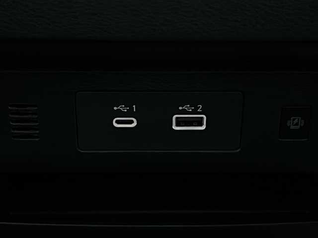 日産 セレナ e－パワー ハイウェイスター V 三重県 2025(令7)年 0.1千km プリズムホワイト 登録済未使用車 /純正ナビ　/全周囲　/純正後席モニター/BSM　/デジタルインナーミラー　/ワイヤレス充電器　/プロパイロット /ハンドル支援/ビルトインETC2.0 /両側パワースライドドア/スペアキー /コーナーセンサー /レーダークルーズコントロール/レーンキープアシスト/衝突軽減ブレーキ/USB・タイプC給電 /LEDヘッドライト/オートハイビーム/オートライト/電動格納ミラー/禁煙車
