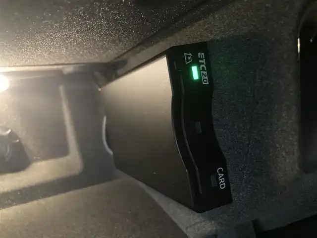 ポルシェ マカン 熊本県 2020(令2)年 5.3万km 黒 ・スマートキー/・プッシュスタート/・Active Safe/・パークアシスト/・トラフィックジャムアシスト/・ヒルコントロール/・レーンキープアシスト/・レーンチェンジアシスト/・オートハイビーム/・クルーズコントロール(追従式)/・黒革シート/・前席パワーシート/・前席シートヒーター /・純正メモリナビ/　【Bluetooth・USB・SD・AppleCarPlay】/・全方位カメラ/・ETC2.0/・バーチャルコクピット/・ドライブレコーダー(前方録画)/・GPSレーダー/・パワーバックドア/・LEDヘッドランプ/・純正マット/・保証書/取説
