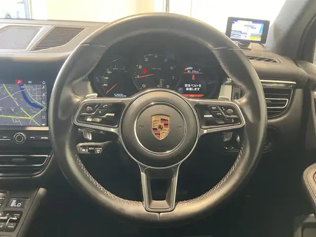 ポルシェ マカン 熊本県 2020(令2)年 5.3万km 黒 ・スマートキー/・プッシュスタート/・Active Safe/・パークアシスト/・トラフィックジャムアシスト/・ヒルコントロール/・レーンキープアシスト/・レーンチェンジアシスト/・オートハイビーム/・クルーズコントロール(追従式)/・黒革シート/・前席パワーシート/・前席シートヒーター /・純正メモリナビ/　【Bluetooth・USB・SD・AppleCarPlay】/・全方位カメラ/・ETC2.0/・バーチャルコクピット/・ドライブレコーダー(前方録画)/・GPSレーダー/・パワーバックドア/・LEDヘッドランプ/・純正マット/・保証書/取説
