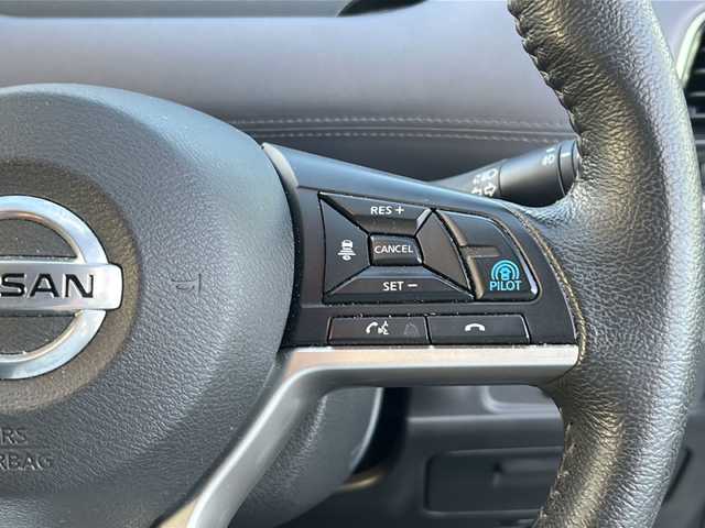 日産 セレナ e－パワー ハイウェイスター V 徳島県 2019(令1)年 3.8万km ブリリアントホワイトパール ワンオーナー/純正10インチナビ/（Bluetooth/フルセグ/CD/DVD/Blu-ray/HDMI）/アラウンドビューモニター/プロパイロット/デジタルインナーモニター/ブラインドスポットモニター/両側パワースライドドア/ビルトインETC/ステアリングスイッチ/LEDヘッドライト/フォグランプ/ウィンカーミラー/電動格納ミラー/純正16アルミホイール/純正フロアマット