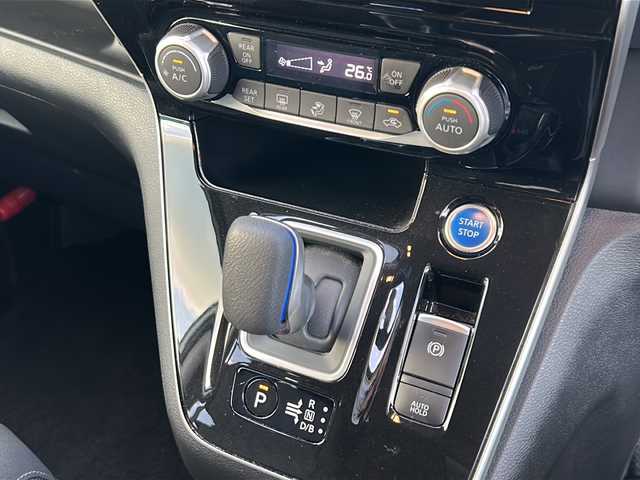 日産 セレナ e－パワー ハイウェイスター V 徳島県 2019(令1)年 3.8万km ブリリアントホワイトパール ワンオーナー/純正10インチナビ/（Bluetooth/フルセグ/CD/DVD/Blu-ray/HDMI）/アラウンドビューモニター/プロパイロット/デジタルインナーモニター/ブラインドスポットモニター/両側パワースライドドア/ビルトインETC/ステアリングスイッチ/LEDヘッドライト/フォグランプ/ウィンカーミラー/電動格納ミラー/純正16アルミホイール/純正フロアマット