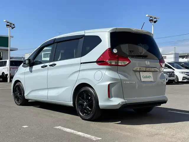 ホンダ フリード＋ ハイブリット G ブラックスタイル 東京都 2023(令5)年 1.1万km フィヨルドミストパール ワンオーナー　/純正９型ＳＤナビフルセグ　/・BluetoothAudio/USB/・CD/SD/DVD/AM/FM/純正１０型フリップダウンモニター　/（VM-221T）/ホンダセンシング　/（安全運転支援システム）/・衝突軽減ブレーキ/・歩行者事故低減ブレーキ/・車線維持支援システム/・路外逸脱抑制機能/・先行車発進お知らせ機能/・標識認識機能/純正ＬＥＤヘッドライト　/前後ドライブレコーダー/両側パワースライドドア　/ビルトインＥＴＣ /前席シートヒーター /プッシュエンジンスタート/純正フロアマット/純正ドアバイザー/Wエアバック＆ABS