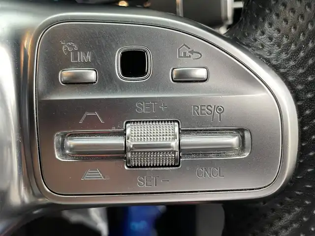 メルセデス・ベンツ Ｃ２２０ｄ ステーションワゴン アバンギャルドAMGライン 香川県 2018(平30)年 5.8万km ダイヤモンドホワイト アクティブブレーキアシスト/レーンチェンジアシスト/ブラインドスポットアシスト/パノラミックスライディングルーフ/純正ナビ/BT/USB/SD/AppleCarPlay/ブルメスターサウンド/ヘッドアップディスプレイ/ACC/パドルシフト/アンビエントライト/スマートキー/アイドリングストップ/ブラックレザーシート/パワーシート/シートヒーター/パワーバックドア/コーナーセンサー/LEDヘッドライト