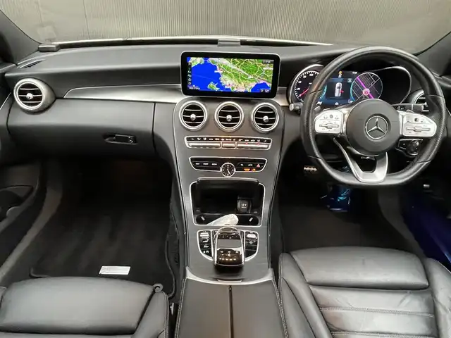 メルセデス・ベンツ Ｃ２２０ｄ ステーションワゴン アバンギャルドAMGライン 香川県 2018(平30)年 5.8万km ダイヤモンドホワイト アクティブブレーキアシスト/レーンチェンジアシスト/ブラインドスポットアシスト/パノラミックスライディングルーフ/純正ナビ/BT/USB/SD/AppleCarPlay/ブルメスターサウンド/ヘッドアップディスプレイ/ACC/パドルシフト/アンビエントライト/スマートキー/アイドリングストップ/ブラックレザーシート/パワーシート/シートヒーター/パワーバックドア/コーナーセンサー/LEDヘッドライト