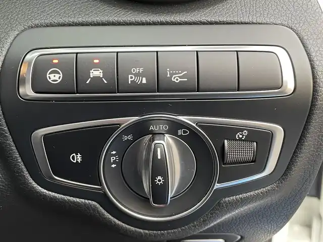 メルセデス・ベンツ Ｃ２２０ｄ ステーションワゴン アバンギャルドAMGライン 香川県 2018(平30)年 5.8万km ダイヤモンドホワイト アクティブブレーキアシスト/レーンチェンジアシスト/ブラインドスポットアシスト/パノラミックスライディングルーフ/純正ナビ/BT/USB/SD/AppleCarPlay/ブルメスターサウンド/ヘッドアップディスプレイ/ACC/パドルシフト/アンビエントライト/スマートキー/アイドリングストップ/ブラックレザーシート/パワーシート/シートヒーター/パワーバックドア/コーナーセンサー/LEDヘッドライト