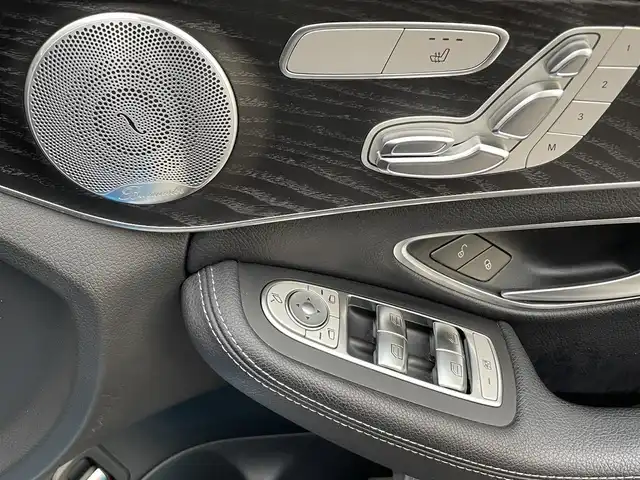 メルセデス・ベンツ Ｃ２２０ｄ ステーションワゴン アバンギャルドAMGライン 香川県 2018(平30)年 5.8万km ダイヤモンドホワイト アクティブブレーキアシスト/レーンチェンジアシスト/ブラインドスポットアシスト/パノラミックスライディングルーフ/純正ナビ/BT/USB/SD/AppleCarPlay/ブルメスターサウンド/ヘッドアップディスプレイ/ACC/パドルシフト/アンビエントライト/スマートキー/アイドリングストップ/ブラックレザーシート/パワーシート/シートヒーター/パワーバックドア/コーナーセンサー/LEDヘッドライト