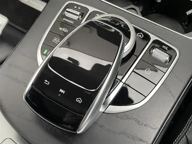 メルセデス・ベンツ Ｃ２２０ｄ ステーションワゴン アバンギャルドAMGライン 香川県 2018(平30)年 5.8万km ダイヤモンドホワイト アクティブブレーキアシスト/レーンチェンジアシスト/ブラインドスポットアシスト/パノラミックスライディングルーフ/純正ナビ/BT/USB/SD/AppleCarPlay/ブルメスターサウンド/ヘッドアップディスプレイ/ACC/パドルシフト/アンビエントライト/スマートキー/アイドリングストップ/ブラックレザーシート/パワーシート/シートヒーター/パワーバックドア/コーナーセンサー/LEDヘッドライト