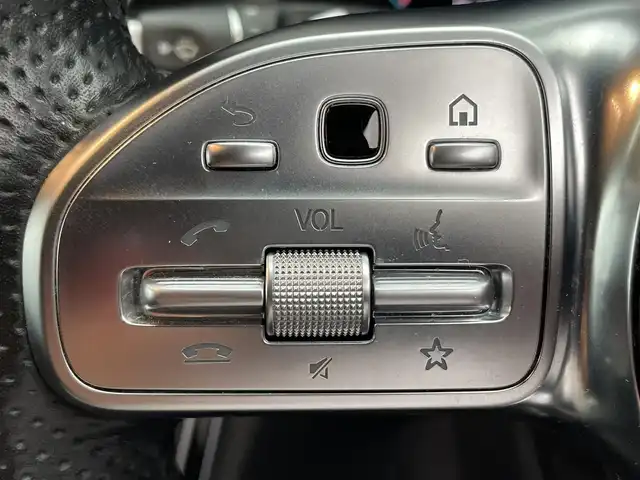 メルセデス・ベンツ Ｃ２２０ｄ ステーションワゴン アバンギャルドAMGライン 香川県 2018(平30)年 5.8万km ダイヤモンドホワイト アクティブブレーキアシスト/レーンチェンジアシスト/ブラインドスポットアシスト/パノラミックスライディングルーフ/純正ナビ/BT/USB/SD/AppleCarPlay/ブルメスターサウンド/ヘッドアップディスプレイ/ACC/パドルシフト/アンビエントライト/スマートキー/アイドリングストップ/ブラックレザーシート/パワーシート/シートヒーター/パワーバックドア/コーナーセンサー/LEDヘッドライト