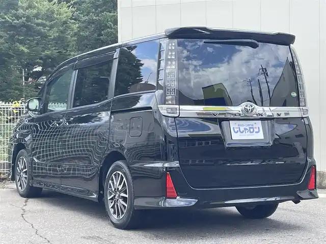 トヨタ ヴォクシー ZS 福島県 2014(平26)年 14.1万km ブラック (株)IDOMが運営する【じしゃロン福島店】の自社ローン専用車両になります。こちらは現金またはオートローンご利用時の価格です。自社ローンご希望の方は別途その旨お申付け下さい/純正ＳＤナビ/フルセグテレビ/バックカメラ/フリップダウンモニター/両側パワースライドドア/革巻ステアリング/ステアリングリモコン/ＥＴＣ/後席用サンシェード/オートリトラミラー