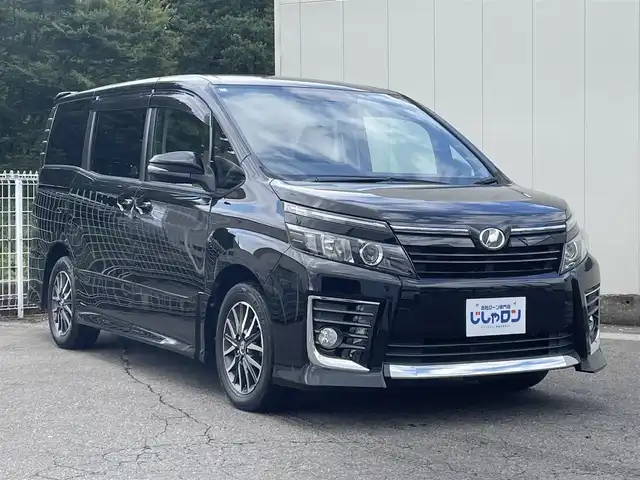 トヨタ ヴォクシー ZS 福島県 2014(平26)年 14.1万km ブラック (株)IDOMが運営する【じしゃロン福島店】の自社ローン専用車両になります。こちらは現金またはオートローンご利用時の価格です。自社ローンご希望の方は別途その旨お申付け下さい/純正ＳＤナビ/フルセグテレビ/バックカメラ/フリップダウンモニター/両側パワースライドドア/革巻ステアリング/ステアリングリモコン/ＥＴＣ/後席用サンシェード/オートリトラミラー