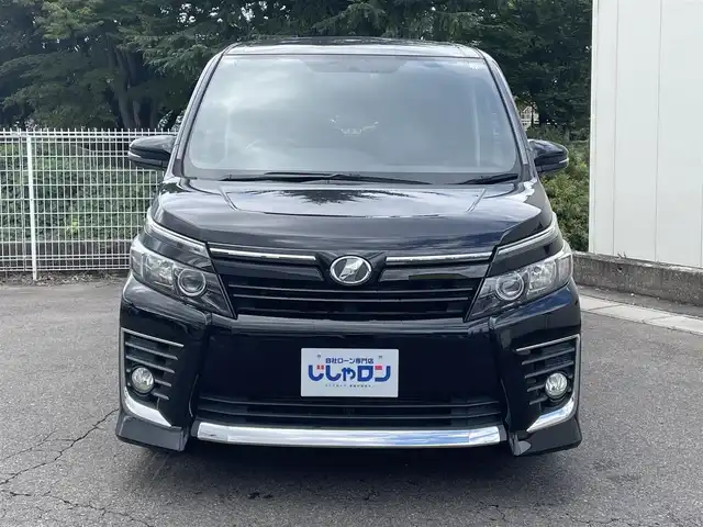 トヨタ ヴォクシー ZS 福島県 2014(平26)年 14.1万km ブラック (株)IDOMが運営する【じしゃロン福島店】の自社ローン専用車両になります。こちらは現金またはオートローンご利用時の価格です。自社ローンご希望の方は別途その旨お申付け下さい/純正ＳＤナビ/フルセグテレビ/バックカメラ/フリップダウンモニター/両側パワースライドドア/革巻ステアリング/ステアリングリモコン/ＥＴＣ/後席用サンシェード/オートリトラミラー