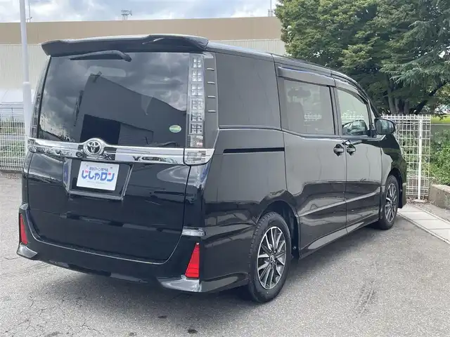 トヨタ ヴォクシー ZS 福島県 2014(平26)年 14.1万km ブラック (株)IDOMが運営する【じしゃロン福島店】の自社ローン専用車両になります。こちらは現金またはオートローンご利用時の価格です。自社ローンご希望の方は別途その旨お申付け下さい/純正ＳＤナビ/フルセグテレビ/バックカメラ/フリップダウンモニター/両側パワースライドドア/革巻ステアリング/ステアリングリモコン/ＥＴＣ/後席用サンシェード/オートリトラミラー