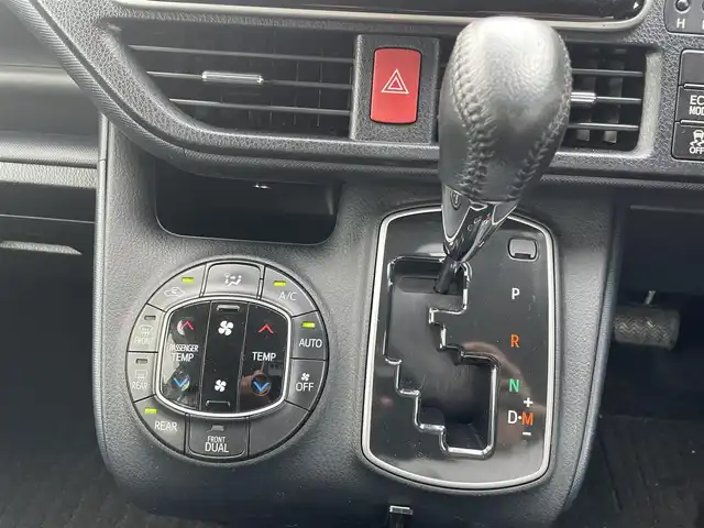 トヨタ ヴォクシー ZS 福島県 2014(平26)年 14.1万km ブラック (株)IDOMが運営する【じしゃロン福島店】の自社ローン専用車両になります。こちらは現金またはオートローンご利用時の価格です。自社ローンご希望の方は別途その旨お申付け下さい/純正ＳＤナビ/フルセグテレビ/バックカメラ/フリップダウンモニター/両側パワースライドドア/革巻ステアリング/ステアリングリモコン/ＥＴＣ/後席用サンシェード/オートリトラミラー