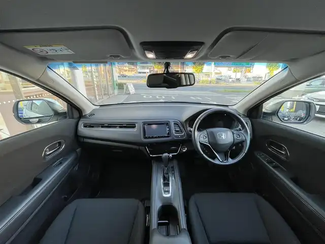 ホンダ ヴェゼル 愛知県 2016(平28)年 5.1万km ホワイトオーキッドパール /ワンオーナー//禁煙車//Bluetooth・FM・AM・//フルセグテレビ//純正ディーラーナビ//バックカメラ//後席会話サポート//クルーズコントロール//ETC//保証書//取扱説明書//記録簿//スペアキー（1本）//スマートキー//電動格納ミラー//オートライト//ハロゲンフォグランプ//純正16インチアルミホイール//ABS//TCS//横滑り防止//Gマット//ISOFIX//ブレーキホールド//ブレーキアシスト//衝突安全ボディー//EBD//盗難防止システム//UVカットガラス//プライバシーガラス//プッシュスタート//革巻きステアリング