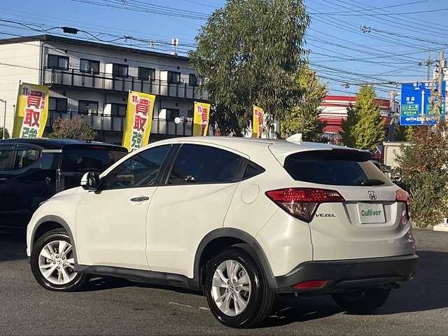 ホンダ ヴェゼル 愛知県 2016(平28)年 5.1万km ホワイトオーキッドパール /ワンオーナー//禁煙車//Bluetooth・FM・AM・//フルセグテレビ//純正ディーラーナビ//バックカメラ//後席会話サポート//クルーズコントロール//ETC//保証書//取扱説明書//記録簿//スペアキー（1本）//スマートキー//電動格納ミラー//オートライト//ハロゲンフォグランプ//純正16インチアルミホイール//ABS//TCS//横滑り防止//Gマット//ISOFIX//ブレーキホールド//ブレーキアシスト//衝突安全ボディー//EBD//盗難防止システム//UVカットガラス//プライバシーガラス//プッシュスタート//革巻きステアリング
