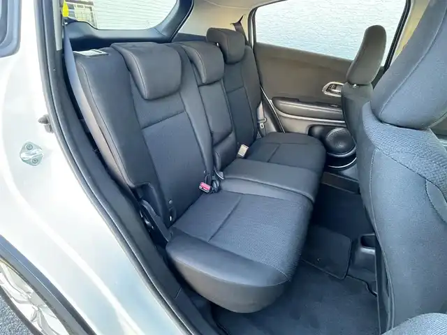 ホンダ ヴェゼル 愛知県 2016(平28)年 5.1万km ホワイトオーキッドパール /ワンオーナー//禁煙車//Bluetooth・FM・AM・//フルセグテレビ//純正ディーラーナビ//バックカメラ//後席会話サポート//クルーズコントロール//ETC//保証書//取扱説明書//記録簿//スペアキー（1本）//スマートキー//電動格納ミラー//オートライト//ハロゲンフォグランプ//純正16インチアルミホイール//ABS//TCS//横滑り防止//Gマット//ISOFIX//ブレーキホールド//ブレーキアシスト//衝突安全ボディー//EBD//盗難防止システム//UVカットガラス//プライバシーガラス//プッシュスタート//革巻きステアリング