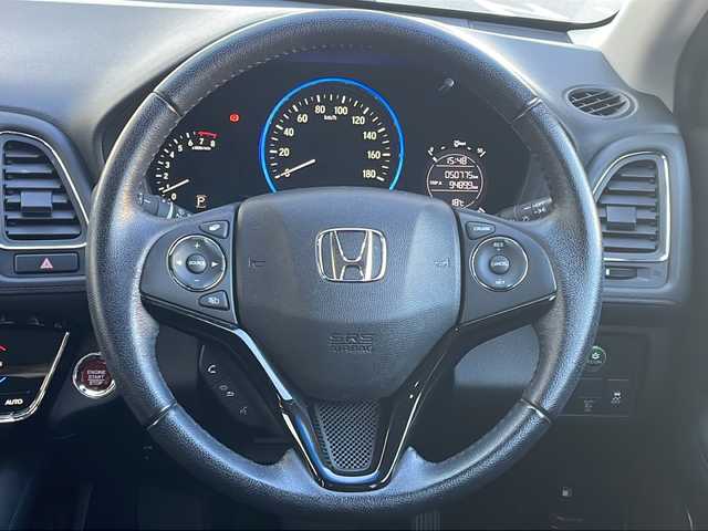 ホンダ ヴェゼル 愛知県 2016(平28)年 5.1万km ホワイトオーキッドパール /ワンオーナー//禁煙車//Bluetooth・FM・AM・//フルセグテレビ//純正ディーラーナビ//バックカメラ//後席会話サポート//クルーズコントロール//ETC//保証書//取扱説明書//記録簿//スペアキー（1本）//スマートキー//電動格納ミラー//オートライト//ハロゲンフォグランプ//純正16インチアルミホイール//ABS//TCS//横滑り防止//Gマット//ISOFIX//ブレーキホールド//ブレーキアシスト//衝突安全ボディー//EBD//盗難防止システム//UVカットガラス//プライバシーガラス//プッシュスタート//革巻きステアリング