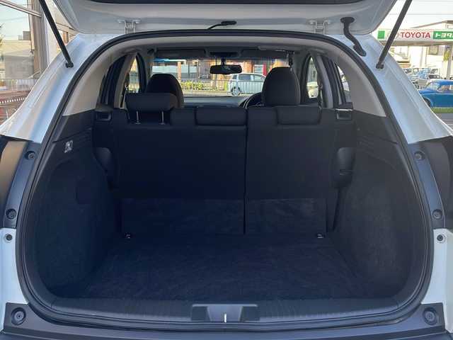 ホンダ ヴェゼル 愛知県 2016(平28)年 5.1万km ホワイトオーキッドパール /ワンオーナー//禁煙車//Bluetooth・FM・AM・//フルセグテレビ//純正ディーラーナビ//バックカメラ//後席会話サポート//クルーズコントロール//ETC//保証書//取扱説明書//記録簿//スペアキー（1本）//スマートキー//電動格納ミラー//オートライト//ハロゲンフォグランプ//純正16インチアルミホイール//ABS//TCS//横滑り防止//Gマット//ISOFIX//ブレーキホールド//ブレーキアシスト//衝突安全ボディー//EBD//盗難防止システム//UVカットガラス//プライバシーガラス//プッシュスタート//革巻きステアリング