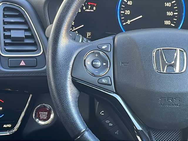 ホンダ ヴェゼル 愛知県 2016(平28)年 5.1万km ホワイトオーキッドパール /ワンオーナー//禁煙車//Bluetooth・FM・AM・//フルセグテレビ//純正ディーラーナビ//バックカメラ//後席会話サポート//クルーズコントロール//ETC//保証書//取扱説明書//記録簿//スペアキー（1本）//スマートキー//電動格納ミラー//オートライト//ハロゲンフォグランプ//純正16インチアルミホイール//ABS//TCS//横滑り防止//Gマット//ISOFIX//ブレーキホールド//ブレーキアシスト//衝突安全ボディー//EBD//盗難防止システム//UVカットガラス//プライバシーガラス//プッシュスタート//革巻きステアリング