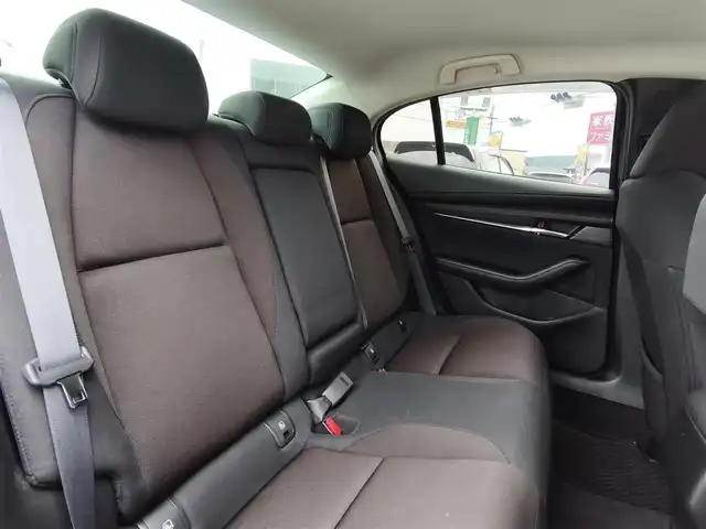 マツダ マツダ３セダン 15S ツーリング 熊本県 2021(令3)年 2万km ジェットブラックマイカ ワンオーナー/純正ナビ/【フルセグTV/CD/DVD/USB/BT/HDMI】/バックカメラ/i-ACTIVSENSE/スマートブレーキサポート/車線逸脱警報/コーナーセンサー/ブラインドスポットモニター/ステアリングリモコン/LEDオートライト/フォグランプ/オートハイビーム/電子パーキング/オートホールド/純正18インチアルミホイール/純正フロアマット/スペアキー/取扱説明書/保証書