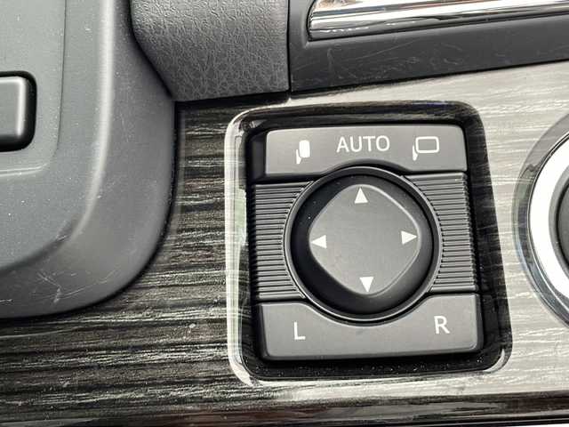 トヨタ クラウン アスリート S - TJ - フロンティア 愛知県 2016(平28)年 4.1万km ホワイトパールクリスタルシャイン 【特別仕様車J-フロンティア】/・禁煙車/・メーカーSDナビ/フルセグTV/・バックカメラ/・ビルトインETC/・黒合皮革シート/・前席パワーシート/ヒーター/・コンビハンドル/・ステアスイッチ/・LEDオートライト/・フォグランプ/・プリクラッシュセーフティ/・レーンディパーチャーアラート/・レーダークルーズコントロール/・オートハイビーム/・横滑り防止装置/・クリアランスソナー/・ダブル＋サイドエアバック/・カーテンエアバック/・純正１８インチアルミ/・パドルシフト/・アイドリングストップ/・電動格納ミラーウインカー/・純正ドアバイザー/・純正フロアマット/・新車保証書/・取扱説明書(車/ナビ)/・スペアキー