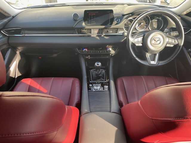 マツダ マツダ６セダン XD ブラックトーンエディション 秋田県 2022(令4)年 1.5万km スノーフレイクホワイトパールマイカ ディーゼル車/４WD/MT車/車検令和9年7月/純正ディスプレイオーディオ/FM/AM/CD/DVD/Bluetooth/USB/AUX/BOSEサウンド/本革赤革シート/シートメモリー/パワーシート/360°ビューモニター/シートヒーター/ステアリングヒーター/レーダークルーズコントロール/シートベンチレーション/前後ドライブレコーダー/LEDヘッドライト/オートライト/オートハイビーム/ETC/純正AW19インチ/社外AW17インチスタッドレスタイヤ車載/取扱説明書/保証書