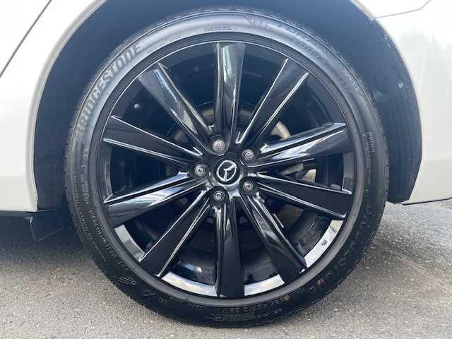 マツダ マツダ６セダン XD ブラックトーンエディション 秋田県 2022(令4)年 1.5万km スノーフレイクホワイトパールマイカ ディーゼル車/４WD/MT車/車検令和9年7月/純正ディスプレイオーディオ/FM/AM/CD/DVD/Bluetooth/USB/AUX/BOSEサウンド/本革赤革シート/シートメモリー/パワーシート/360°ビューモニター/シートヒーター/ステアリングヒーター/レーダークルーズコントロール/シートベンチレーション/前後ドライブレコーダー/LEDヘッドライト/オートライト/オートハイビーム/ETC/純正AW19インチ/社外AW17インチスタッドレスタイヤ車載/取扱説明書/保証書