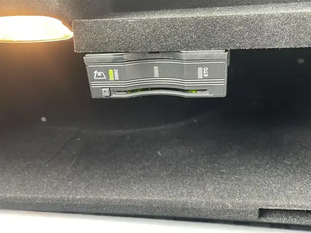 メルセデス・ベンツ Ｃ２２０ｄ ワゴン ローレウスエディション 東京都 2018(平30)年 4.5万km ポーラホワイト パノラマサンルーフ/純正ナビ/DTV/純正USB/Bluetooth/バックカメラ/黒レザーシート/シートヒーター/ETC/アンビエントライト/アダプティブクルーズコントロール/ブラインドスポットモニター/ステアリングパイロット/レーンキープアシスト/スマートキー/パドルシフト