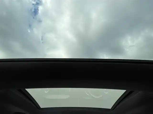 メルセデス・ベンツ Ｃ２２０ｄ ワゴン ローレウスエディション 東京都 2018(平30)年 4.5万km ポーラホワイト パノラマサンルーフ/純正ナビ/DTV/純正USB/Bluetooth/バックカメラ/黒レザーシート/シートヒーター/ETC/アンビエントライト/アダプティブクルーズコントロール/ブラインドスポットモニター/ステアリングパイロット/レーンキープアシスト/スマートキー/パドルシフト