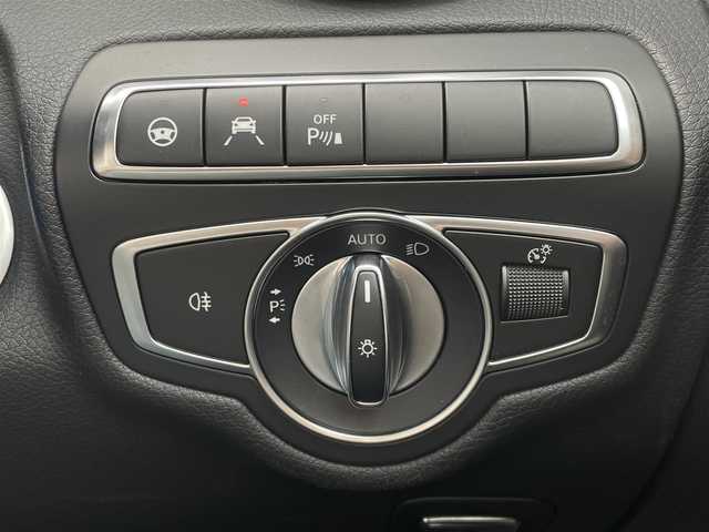 メルセデス・ベンツ Ｃ２２０ｄ ワゴン ローレウスエディション 東京都 2018(平30)年 4.5万km ポーラホワイト パノラマサンルーフ/純正ナビ/DTV/純正USB/Bluetooth/バックカメラ/黒レザーシート/シートヒーター/ETC/アンビエントライト/アダプティブクルーズコントロール/ブラインドスポットモニター/ステアリングパイロット/レーンキープアシスト/スマートキー/パドルシフト