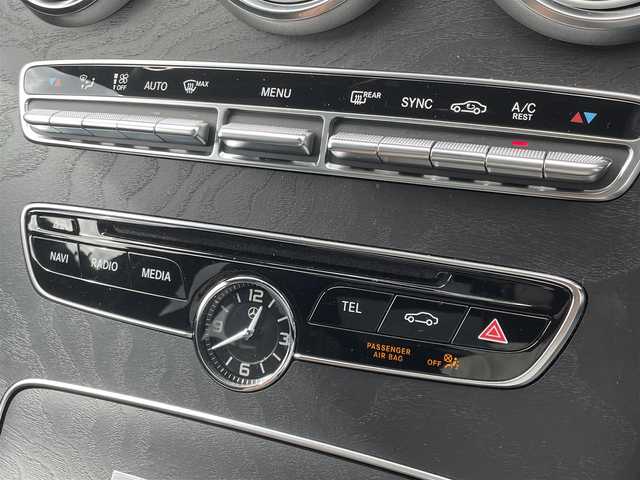 メルセデス・ベンツ Ｃ２２０ｄ ワゴン ローレウスエディション 東京都 2018(平30)年 4.5万km ポーラホワイト パノラマサンルーフ/純正ナビ/DTV/純正USB/Bluetooth/バックカメラ/黒レザーシート/シートヒーター/ETC/アンビエントライト/アダプティブクルーズコントロール/ブラインドスポットモニター/ステアリングパイロット/レーンキープアシスト/スマートキー/パドルシフト