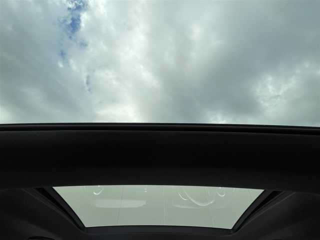 メルセデス・ベンツ Ｃ２２０ｄ ワゴン ローレウスエディション 東京都 2018(平30)年 4.5万km ポーラホワイト パノラマサンルーフ/純正ナビ/DTV/純正USB/Bluetooth/バックカメラ/黒レザーシート/シートヒーター/ETC/アンビエントライト/アダプティブクルーズコントロール/ブラインドスポットモニター/ステアリングパイロット/レーンキープアシスト/スマートキー/パドルシフト