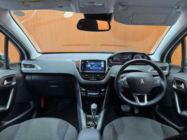 プジョー ２０８ アリュール 千葉県 2016(平28)年 4.1万km 白 衝突軽減Ｂ　/クルーズコントロール　/バックソナー　/ハロゲンヘッドライト　/オートライト　/アイドリングストップ　/純正１６インチＡＷ