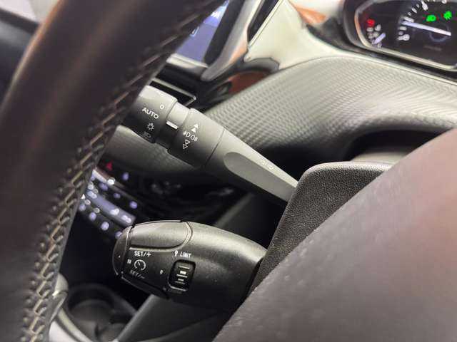 プジョー ２０８ アリュール 千葉県 2016(平28)年 4.1万km 白 衝突軽減Ｂ　/クルーズコントロール　/バックソナー　/ハロゲンヘッドライト　/オートライト　/アイドリングストップ　/純正１６インチＡＷ