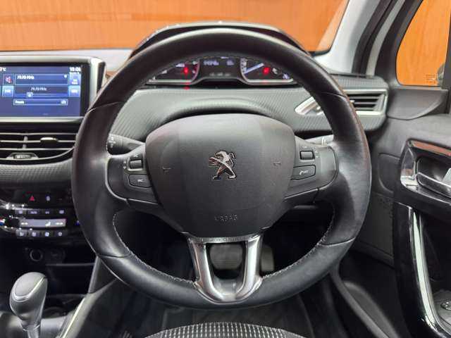 プジョー ２０８ アリュール 千葉県 2016(平28)年 4.1万km 白 衝突軽減Ｂ　/クルーズコントロール　/バックソナー　/ハロゲンヘッドライト　/オートライト　/アイドリングストップ　/純正１６インチＡＷ