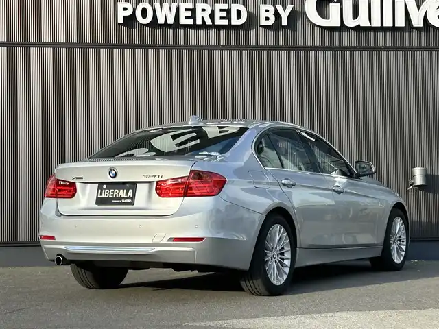 ＢＭＷ ３２０ｉ xDrive ラグジュアリー 長野県 2014(平26)年 10.1万km シルバー ４ＷＤ/　メモリ付きパワーシート/　シートヒーター/　ブラックレザーシート/　純正ＨＤＤナビ/　Ｂｌｕｅｔｏｏｔｈ接続/　ミラー一体型ＥＴＣ/　バクカメラ/　ステアリングスイッチ/　純正１７ＡＷ/　ウィンカーミラー