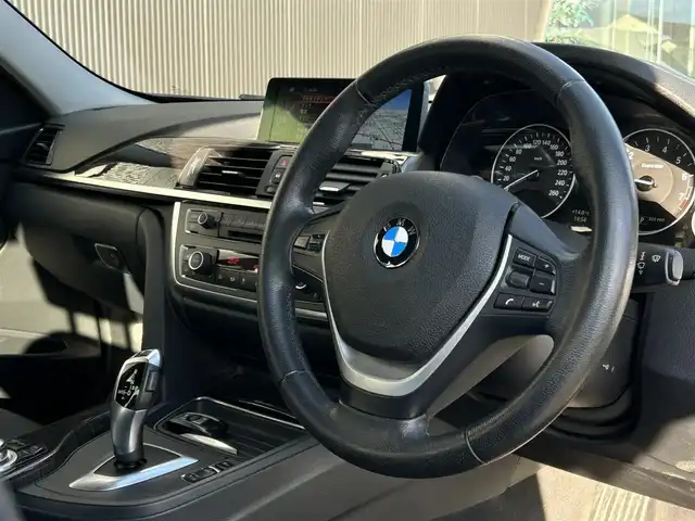 ＢＭＷ ３２０ｉ xDrive ラグジュアリー 長野県 2014(平26)年 10.1万km シルバー ４ＷＤ/　メモリ付きパワーシート/　シートヒーター/　ブラックレザーシート/　純正ＨＤＤナビ/　Ｂｌｕｅｔｏｏｔｈ接続/　ミラー一体型ＥＴＣ/　バクカメラ/　ステアリングスイッチ/　純正１７ＡＷ/　ウィンカーミラー