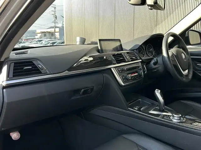 ＢＭＷ ３２０ｉ xDrive ラグジュアリー 長野県 2014(平26)年 10.1万km シルバー ４ＷＤ/　メモリ付きパワーシート/　シートヒーター/　ブラックレザーシート/　純正ＨＤＤナビ/　Ｂｌｕｅｔｏｏｔｈ接続/　ミラー一体型ＥＴＣ/　バクカメラ/　ステアリングスイッチ/　純正１７ＡＷ/　ウィンカーミラー