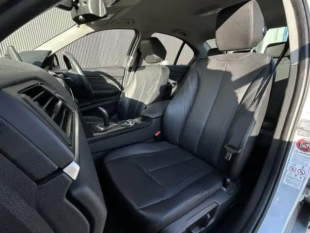 ＢＭＷ ３２０ｉ xDrive ラグジュアリー 長野県 2014(平26)年 10.1万km シルバー ４ＷＤ/　メモリ付きパワーシート/　シートヒーター/　ブラックレザーシート/　純正ＨＤＤナビ/　Ｂｌｕｅｔｏｏｔｈ接続/　ミラー一体型ＥＴＣ/　バクカメラ/　ステアリングスイッチ/　純正１７ＡＷ/　ウィンカーミラー