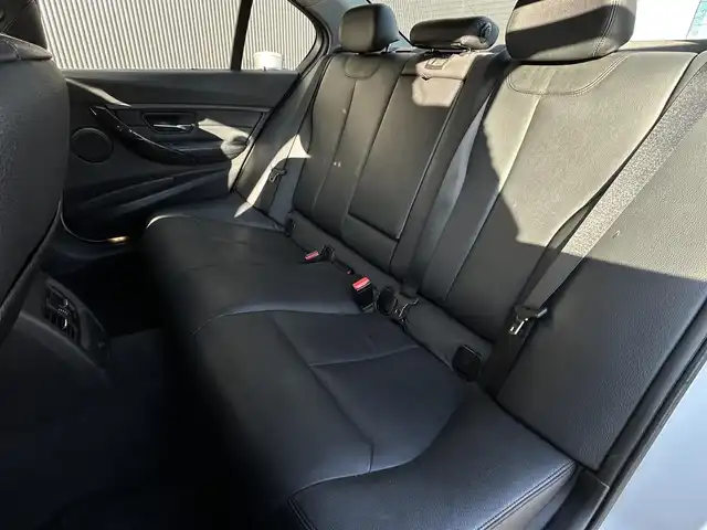 ＢＭＷ ３２０ｉ xDrive ラグジュアリー 長野県 2014(平26)年 10.1万km シルバー ４ＷＤ/　メモリ付きパワーシート/　シートヒーター/　ブラックレザーシート/　純正ＨＤＤナビ/　Ｂｌｕｅｔｏｏｔｈ接続/　ミラー一体型ＥＴＣ/　バクカメラ/　ステアリングスイッチ/　純正１７ＡＷ/　ウィンカーミラー